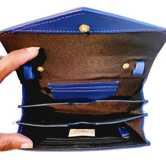 Stella & Max Women's Blue Pebbled Leather Crossbody Smartphone Wallet Clutch - Picture 4 of 6